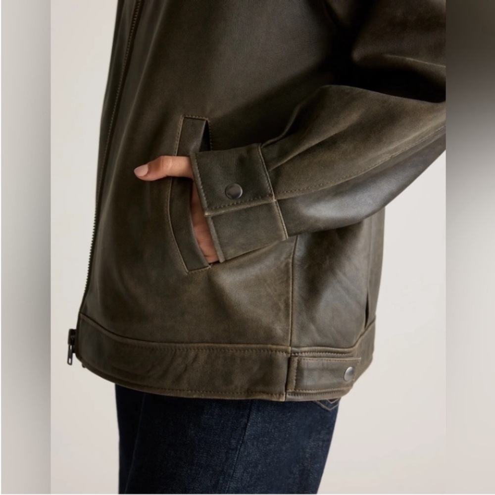 Quince 100% Leather Soft
Oversized Bomber
Distressed Brown Jacket
Size Small - Picture 7 of 10